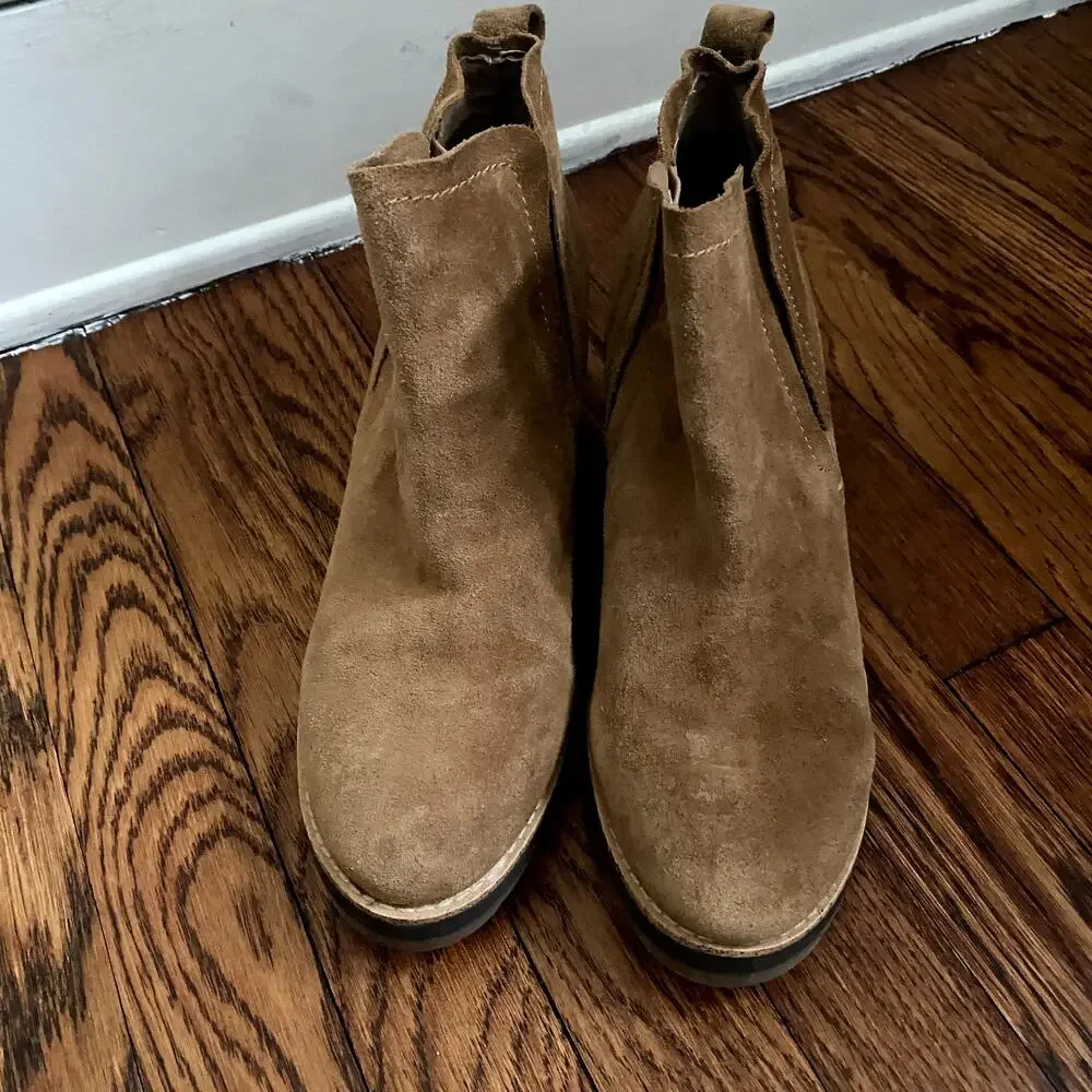 Sofft Tan Aqua Suede Ankle Boots Size 9M Leather 2 1/2in Wedge Heels Slip On